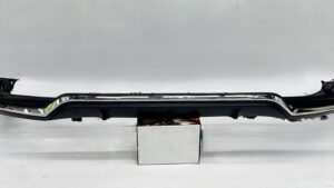 Líp dưới cản sau Lexus RX450h 2020